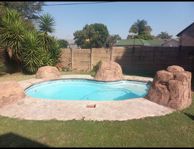 4 BEDROOM HOUSE FOR SALE IN SUIDERBERG